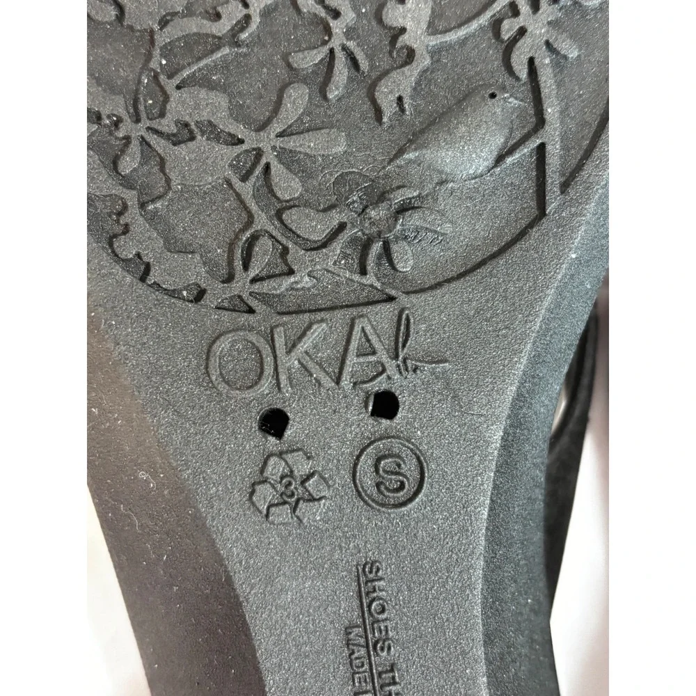 Oka-B Womens Black Floral Rhinestone Wedge Flip Flop Sandals NWT Size S 5.5-6.5